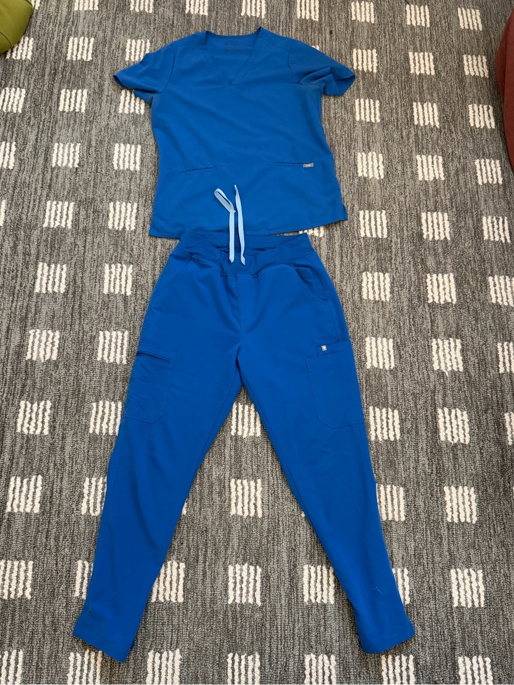 Women’s FIGS top and cargo pants